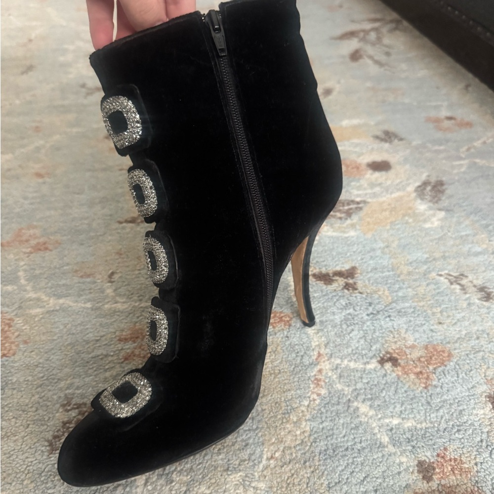 MANOLO BLAHNIK ONE OF A KIND?!?? - Picture 2 of 12